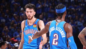 利拉德谈重回开拓者之快乐与伤病恢复